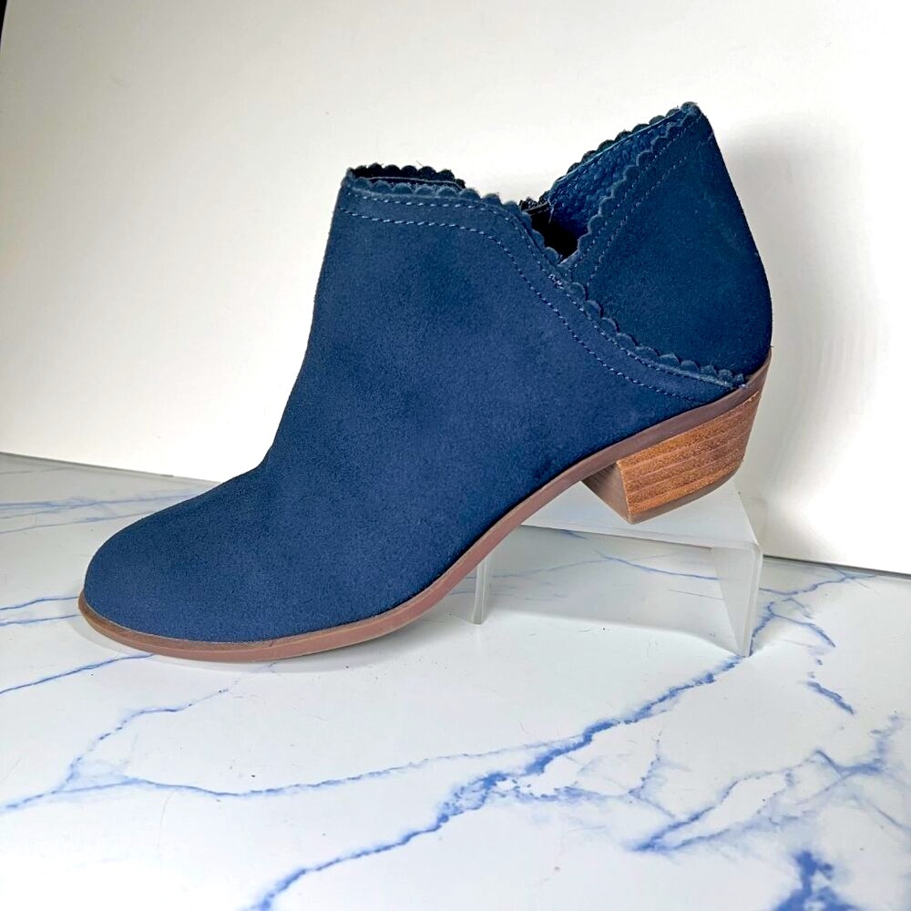 Crown & Ivy Navy Blue Suede Zipper Ankle Boots Women’s Size 6